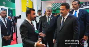 طالب من كلية الإدارة والاقتصاد يشارك بمشروع “تطبيق زائر” في مؤتمر ومعرض مبادرة ريادة الثاني برعاية رئيس مجلس الوزراء